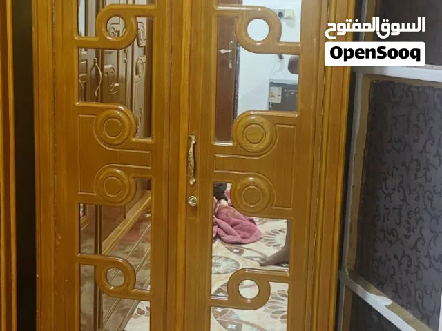 لبيع  جربايه  عراقيه بدون دوشك  مع ميز مرايه وكنتور زاويه استخدام قليل وسعره بيه مجال