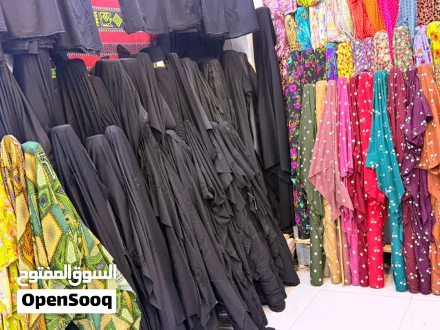 للبيع بضاعة محل أقمشة نسائية بالكامل (تصفية شلع قلع) - موقع ركن