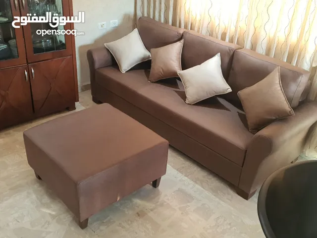 كنباي 3 مقاعد+ فرادية+ بف مع قرنهم وكفراتهم