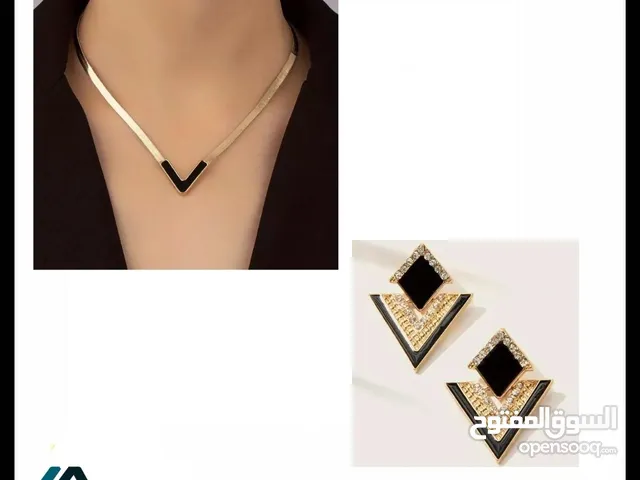 V-Shaped Pendant Necklace With Geometric Earrings Set