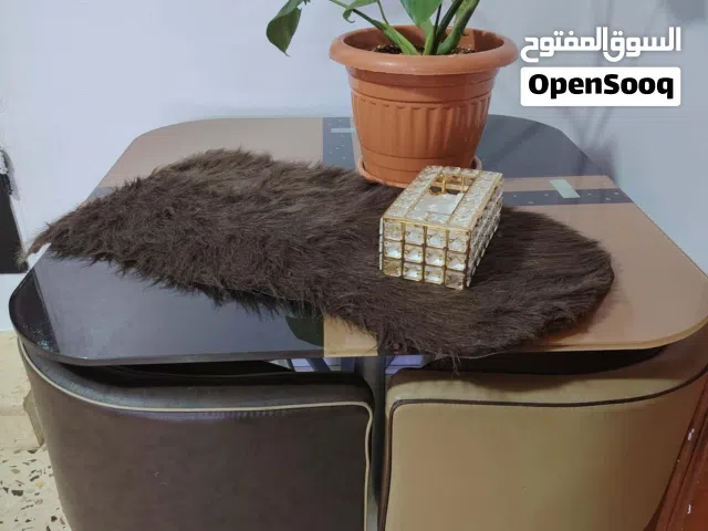 طاولة للبيع