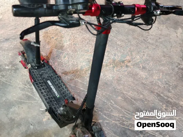 سكوتر للبيع شبه جديد تمشي مسافة 5كيلو في الشحنة سرعة 35