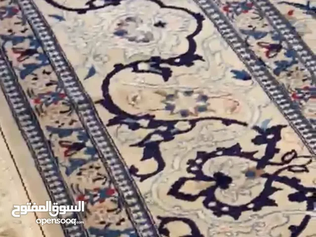 سجادة ايرانية يدوي صوف وحرير غرزة وسط ناعمة ممتازة قديمة جدا