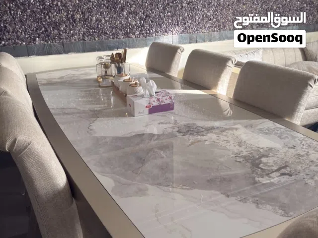 طاولة طعام مقاس 110X240 استخدام سنه فقط نظيفة جدا في مدينة خليفة أ سعر الشراء 4000