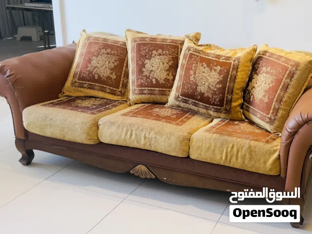للبيع صوفا خشب زان لثلاث اشخاص