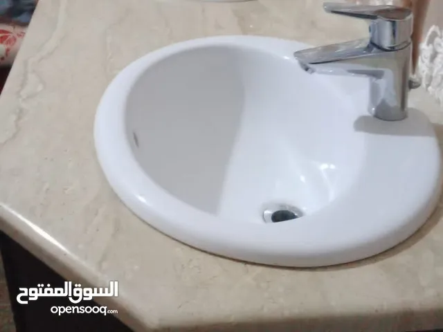 مغسلتين جنب بعض خز مع خزانه خزانه لاتيه قشره بلوط بطاريات ايطالي