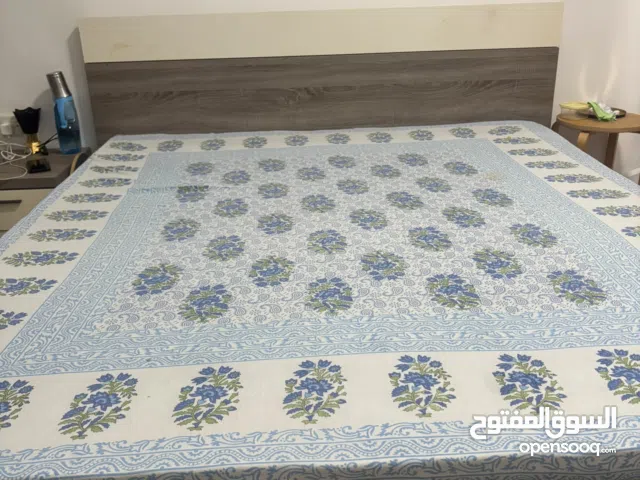 King bed (180x200) with 2 spacious nightstands and mattress in excellent condition