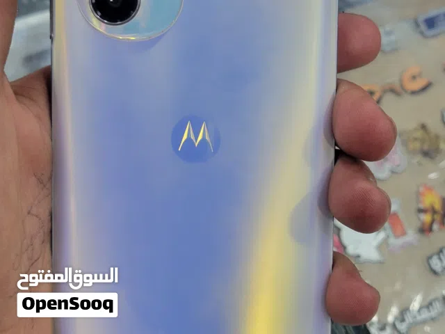 Motorola Edge 30 Pro الذاكرة 128 جيجا  الرام 12  رسمي يشغل اي شريحه