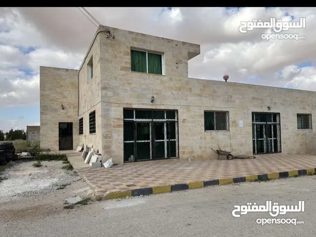 مجمع تجاري وطابق سكني مساحة البناء الأرضي (المجمع) 400 م2 والطابق الأول (سكني) 150 م