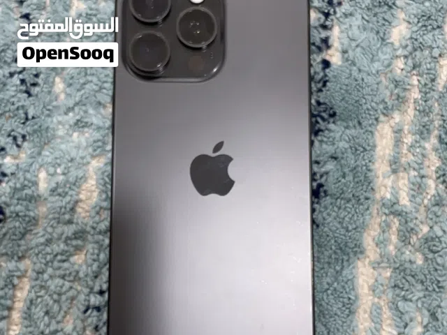 آيفون 15 برو ماكس مستعمل بحالة ممتازة 256 جيجابايت أسود مع شاحن
