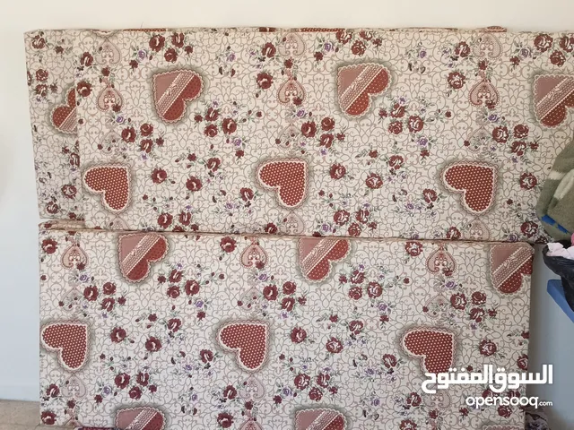 سفنجات قعدي للبيع غير مستعمل مع فلتر مع طاولة