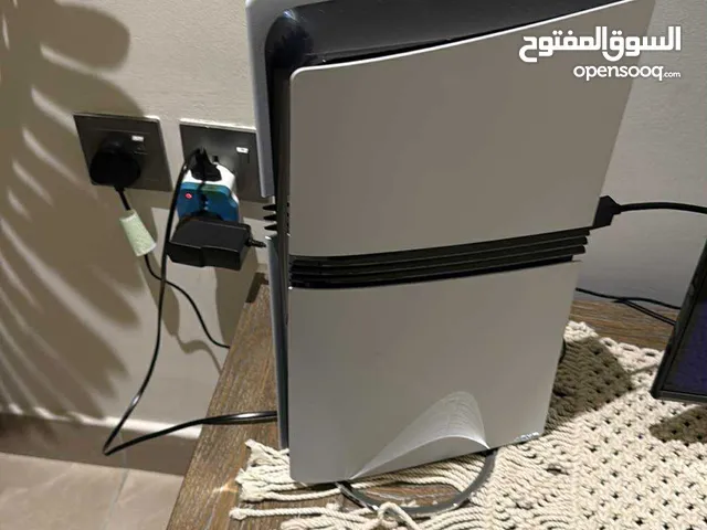 PlayStation 5 pro 2 TB مع يد تحكم وجميع الأسلاك