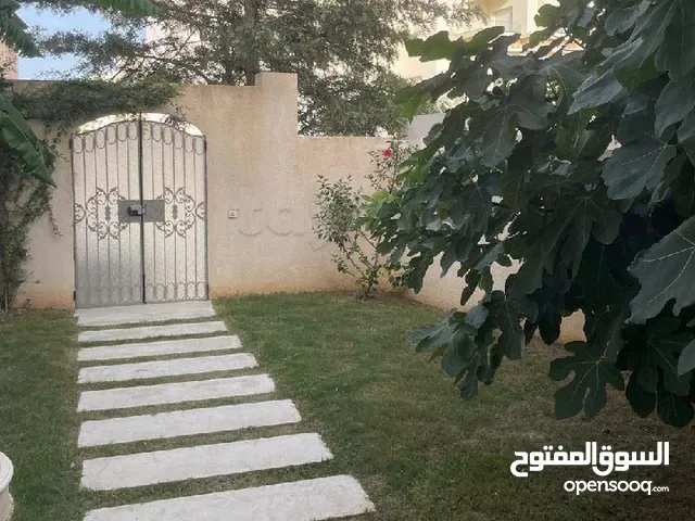 فيلا مفروشة جيدا في العوينة