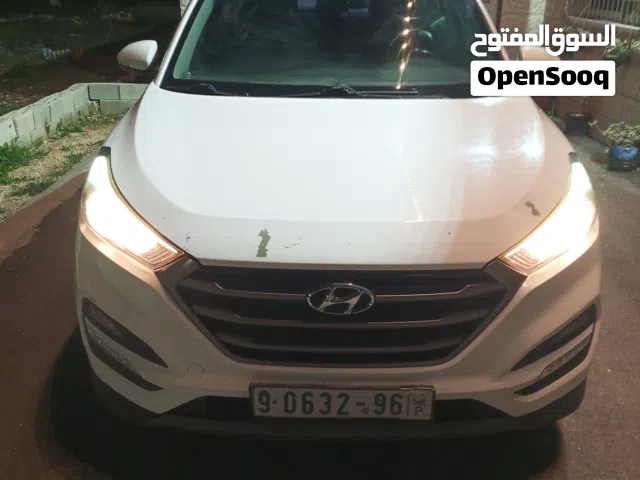 سيارة هونداي توسان قصة 2016 موديل 2015 لون ابيض مميز وسيارة مشدودة خاليه من الحوادث