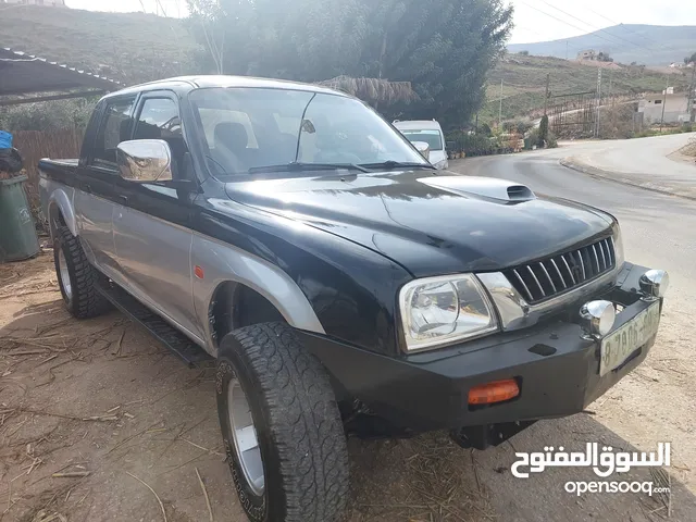 ميتسوبيشي L200 موديل 1999 بحالة ممتازة، دهان وكوشوك ومقاعد جديدة، السيارة نفظ كامل.