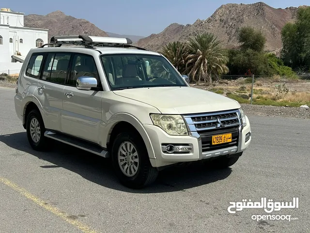 Mitsubishi Pajero 2015 in Al Dakhiliya