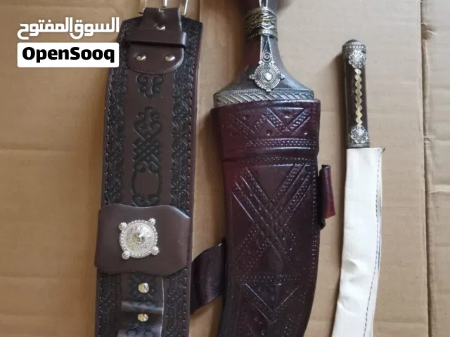 الجنبيه مع الحزام والسكين مع الغمد