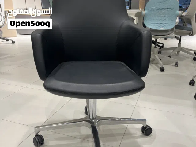 كرسي مكتبي فاخر-اخر قطعة بسعر تصفية
