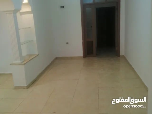 250 JD 3 bedroom unfurnished apartment on 3rd floor for rent