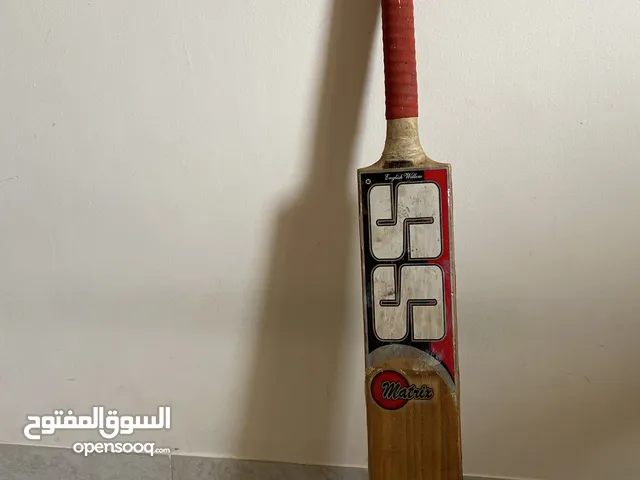 SS cricket bat. Used for playing professional cricket with leather ball. 2) Sunridges bat.