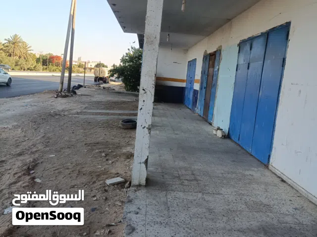 خمسة محلات تجارية للإيجار