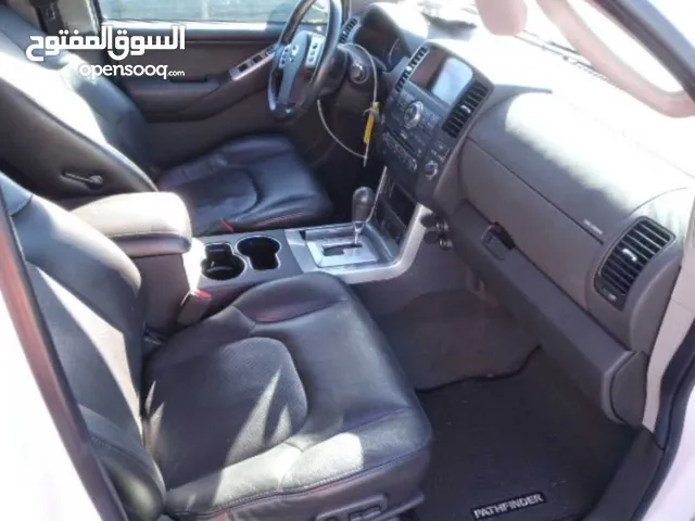 Nissan Pathfinder S in Sana'a