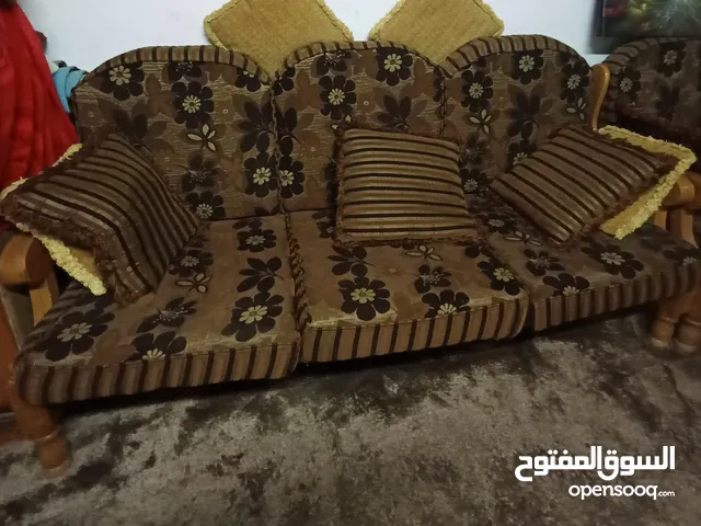 طقم موريس خشب زان أصلي و بحالة الجديد و اسفنج و تنجيد جديد للبيع و الله يطرح لك البركه .