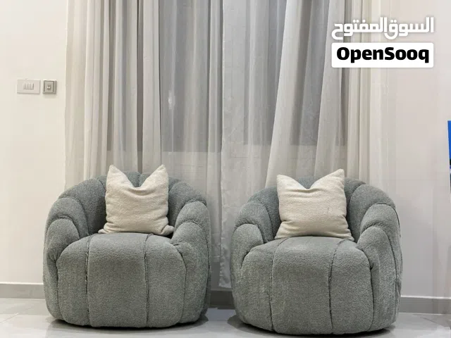 كرسي فدري اثنين وطاوله وسط