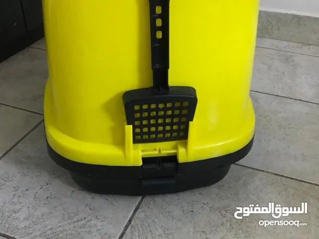 Cat litter box