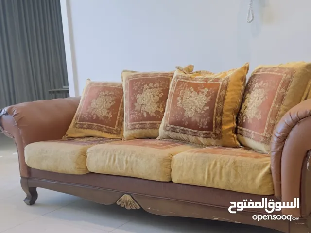 للبيع صوفا خشب زان لثلاث اشخاص