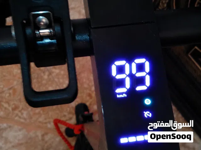 سكوتر كهربائي  بدون ضمان مهم الوصف الاسكوتر مافيه الا شي بسيططط