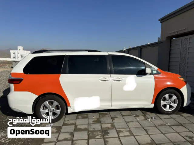 تويوتا سينا للبيع موديل 2017