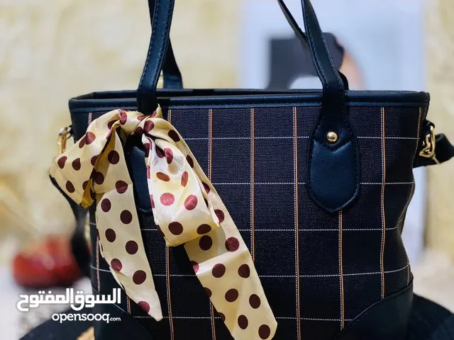 حقيبه يد من ماركه لويس فيتون LouisVuitton