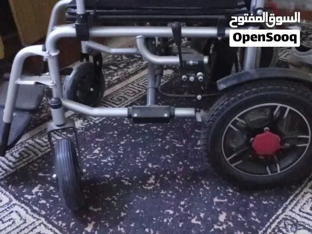 كرسي متحرك كهربائي (لذوي الإحتياجات الخاصة ) غير مستعمل نهائيا جلاتينه عليه فقط يحتاج الى بطارية