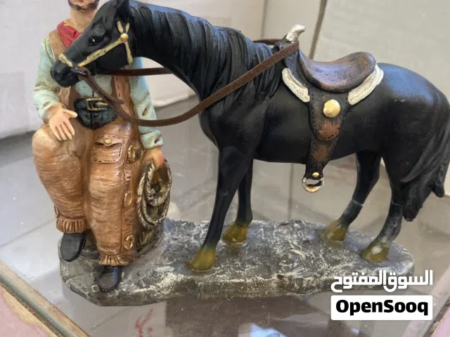 حصان أسود حجم صغير