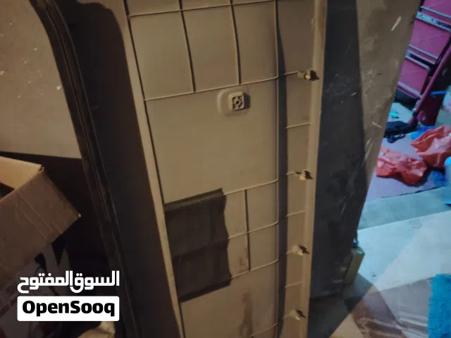 غطاء باب الشنطة الخلفية سكويا 2003