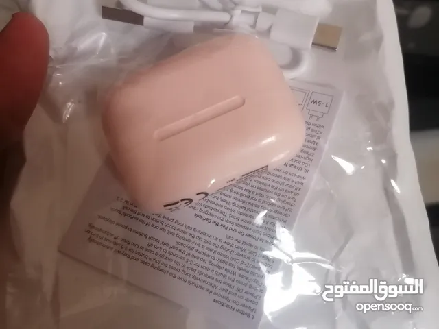 سلام عليكم يتوفر سماعات بلوتوث ممتاز ذات صوت واضح وبطارية تدوم يوجد لونيين منهن زهري وأسود