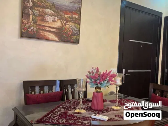 طقم كورنر للبيع بحاله ممتازه وطاولة سفره للبيع