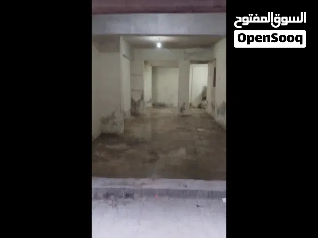 المحل يصلح مصنع ملابس او تعباءه او تجارة جمله للبيع او الايجار