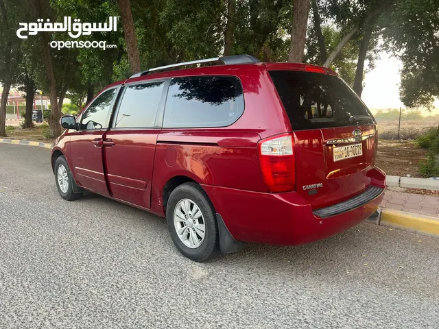 Kia Carnival 2012 in Kuwait City