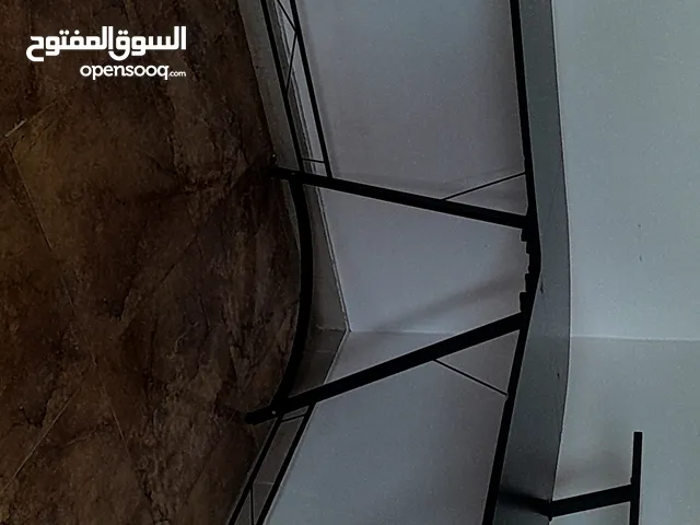 طاوله قيمنق حرف L و بحاله ممتازه و السعر قابل لتفاوض