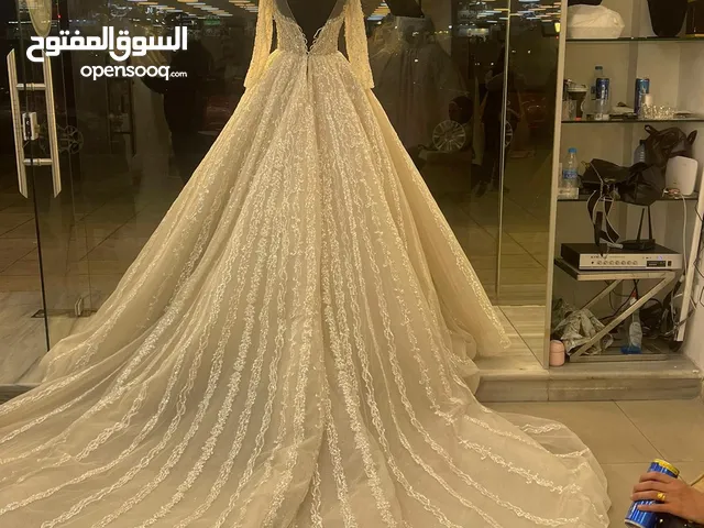 بدلة زفاف  من تصميم اردني