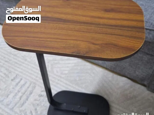 طاولة جانبية أنيقة وعملية