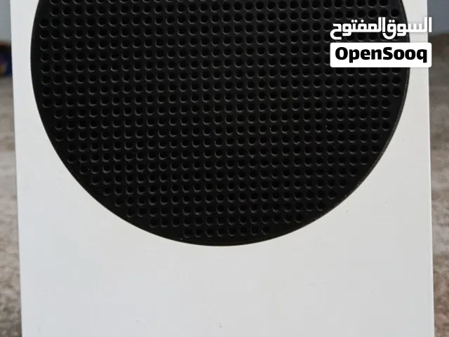 Xbox series s  مستعمل 4 شهور مع ايد عدد 2  اصلي مع بطارية يد شحن وكالة استعمال شهر واحد