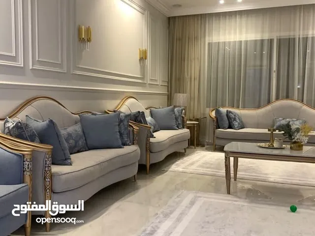 شقة ديلوكس مفروشة جزئيا طابق ارضي للايجار في منطقة الجنينة