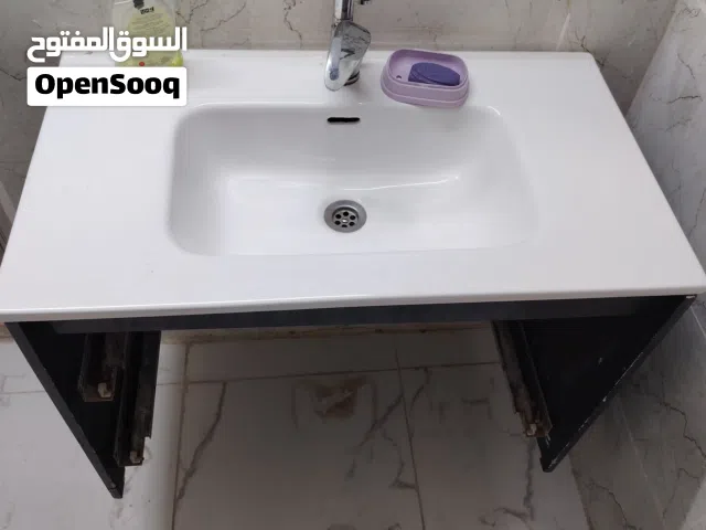 طقم حمام نضيف لقطة للبيع