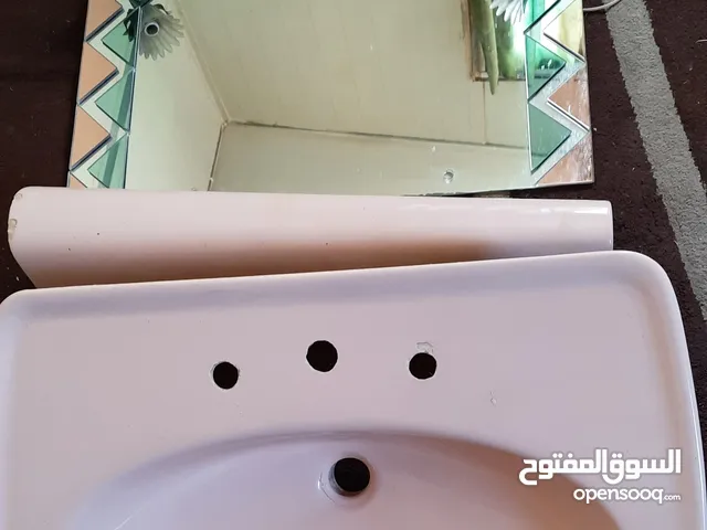 مغسلة كبيرة مع مرايا للبيع