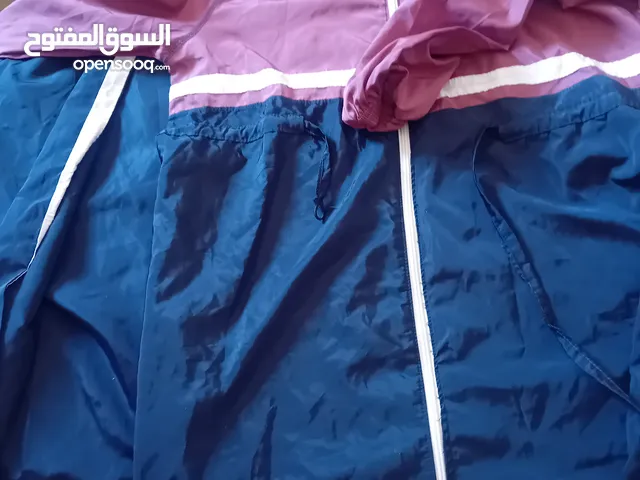 ثلاثه مايوهاات للبيع استعمال بحاله جيدة 1 جديد رياضي استخدام مرة 1 من سنه وتر بروف 1 من سنتين