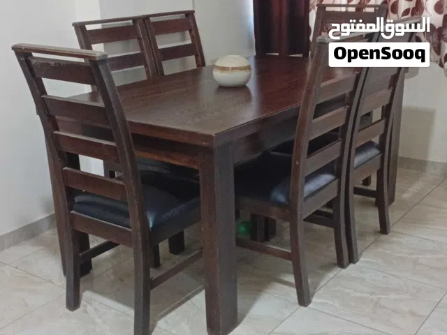 غرفة سفره مكونه من طاوله 6 كراسي دنسوار وفضيه انتيكا خشب سويد وزان للبيع بسعر مغري