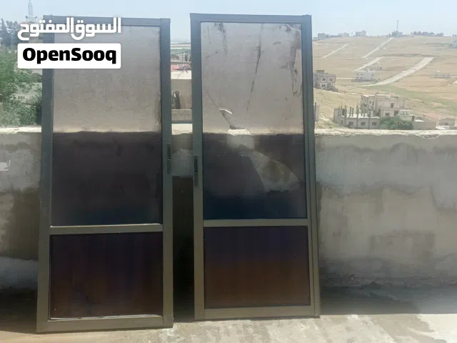 باب المنيم شبه جديد كامل مع حلقو و كامل مكمل